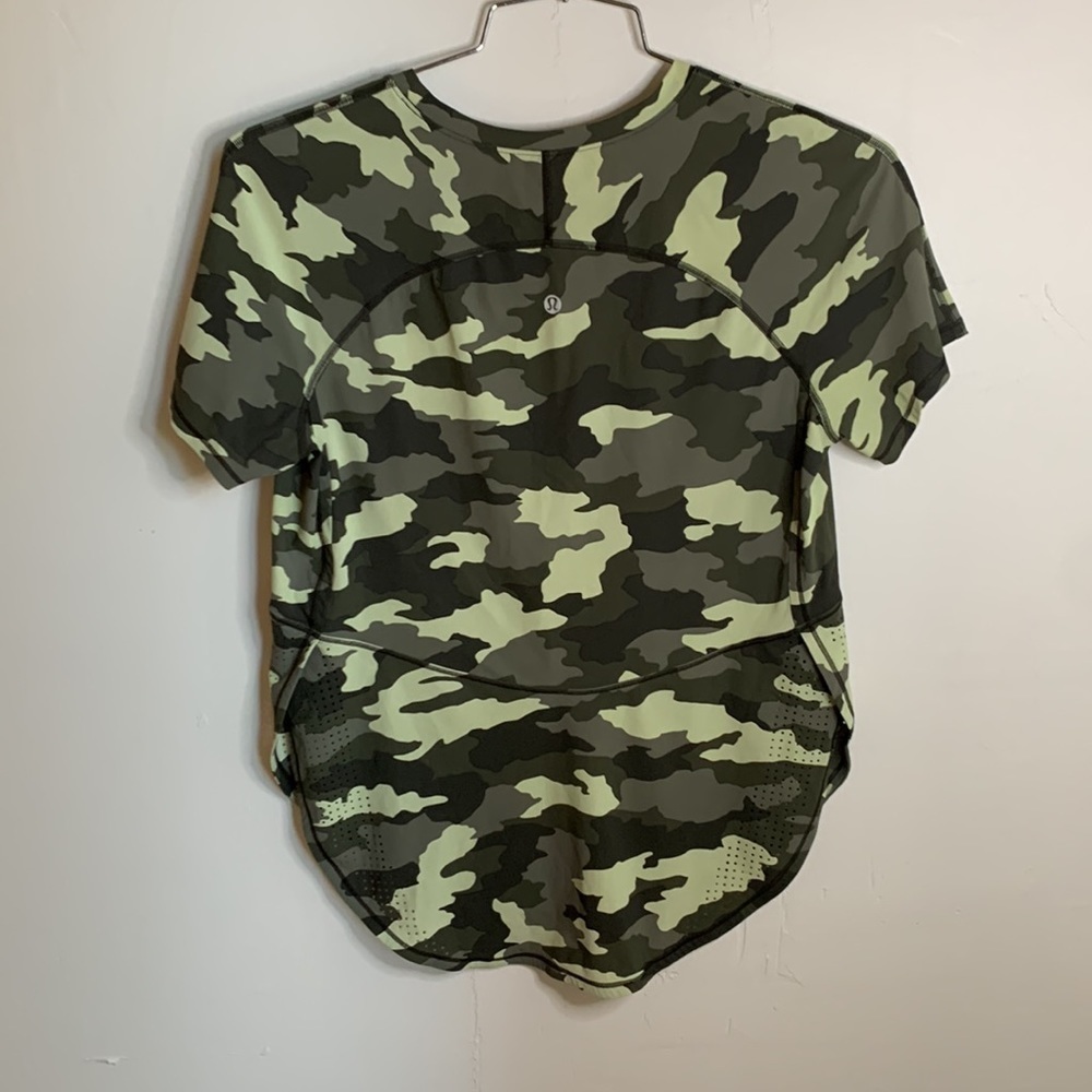 Lululemon UVP Run Short Sleeve Camo Top​​​​​​ - Picture 6 of 8